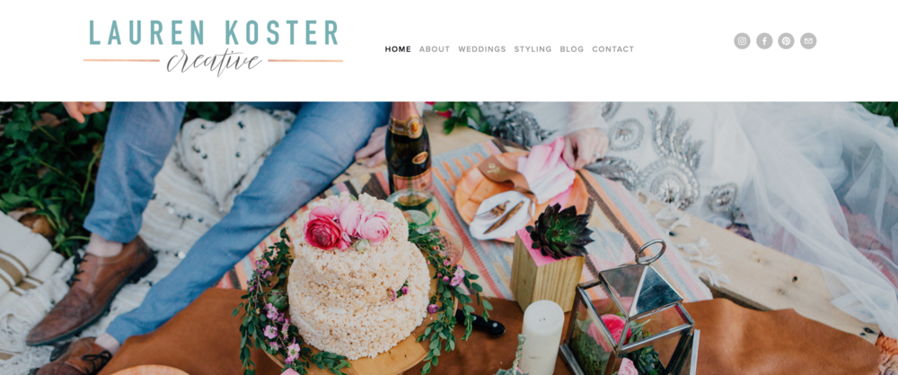 L'uso di tipografia mista e colore da parte della Lauren Koster Creative mantiene il contenuto del sito organizzato e lo rende facile da navigare.